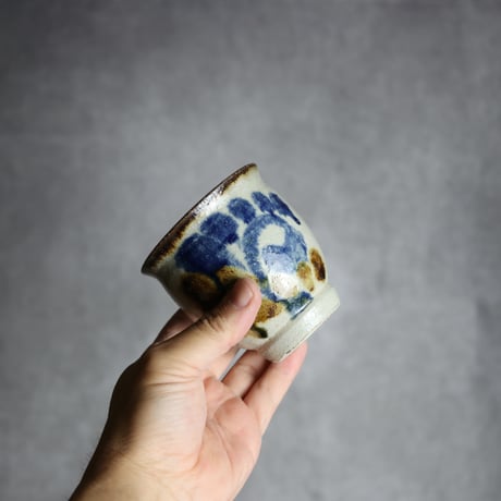 湯呑2 飴 呉須釉 唐草  やちむん 陶器 榮一工房:7013078