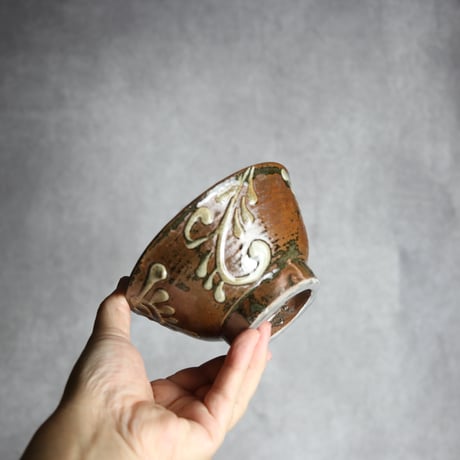 4寸マカイ2 イッチン 菊花唐草 やちむん 陶器 北窯 宮城正享工房:7005014