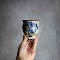 湯呑1 飴 呉須釉 唐草  やちむん 陶器 榮一工房:7013078