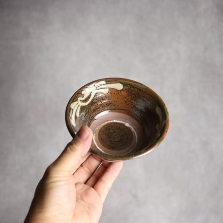 4寸マカイ3 イッチン 菊花唐草 やちむん 陶器 北窯 宮城正享工房:7005014