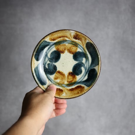 5寸皿 デイゴ唐草 紺 茶 やちむん 陶器 陶芸こまがた:7006012