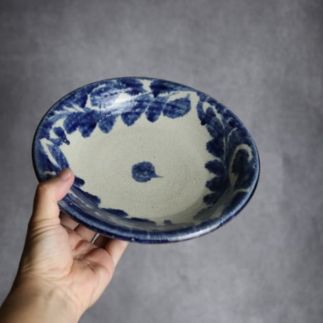 7寸皿1 呉須釉 唐草 やちむん 陶器 榮一工房:7013020