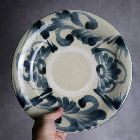 9寸皿1 呉須釉 菊花唐草 やちむん 陶器 北窯 松田共司工房:70040011　※縮みあり