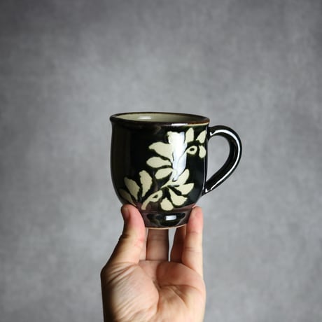 マグカップ 呉須釉 蝋抜 唐草 やちむん 陶器 真南風工房:7011022