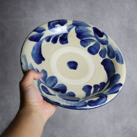 8寸皿1 呉須釉  菊花唐草 やちむん 陶器 北窯 松田共司工房:70040010