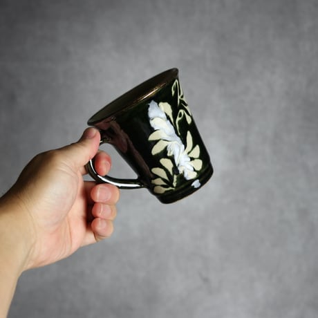 広口マグカップ 呉須釉 蝋抜 唐草 やちむん 陶器 真南風工房:7011025