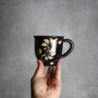 マグカップ 飴釉 蝋抜 唐草 やちむん 陶器 真南風工房:7011022