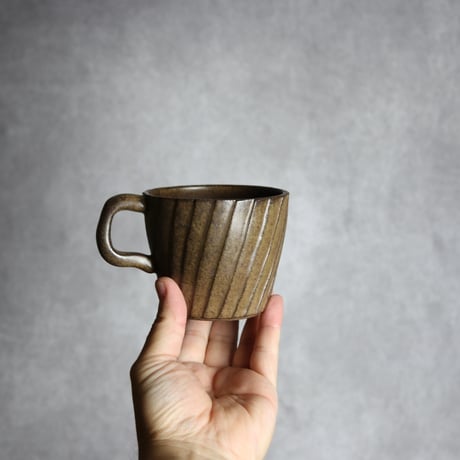 マグカップ1 斜めプリーツ ダークブラウン やちむん 陶器 cerca:7025038