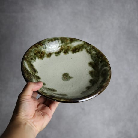 7寸皿2 黒呉須釉 唐草 やちむん 陶器 榮一工房:7013020