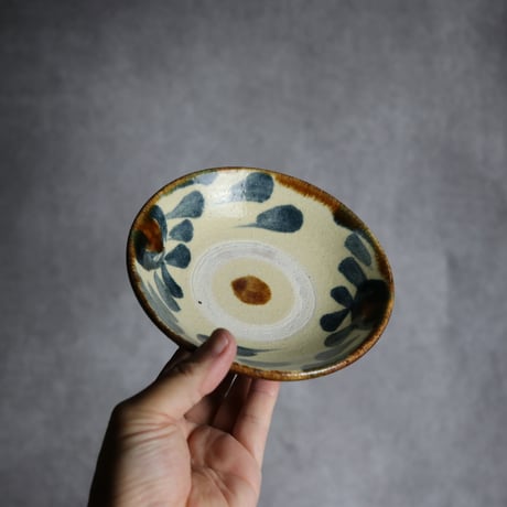4.5寸皿1 飴呉須釉 菊花 やちむん 陶器 北窯 松田共司工房:7004005