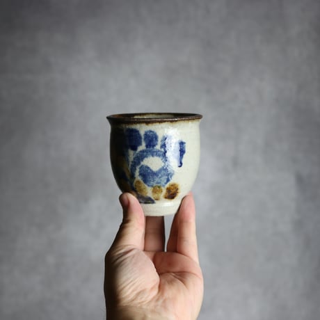 湯呑2 飴 呉須釉 唐草  やちむん 陶器 榮一工房:7013078