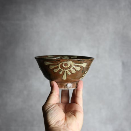 4寸マカイ2 イッチン 菊花唐草 やちむん 陶器 北窯 宮城正享工房:7005014