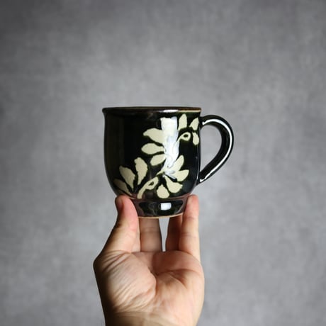 マグカップ 呉須釉 蝋抜 唐草 やちむん 陶器 真南風工房:7011022