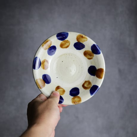 5寸皿1 飴 呉須釉 点打 やちむん 陶器 漂窯:7010004