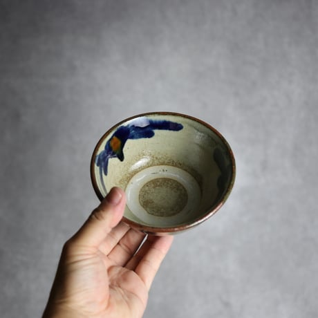 4寸マカイ2 呉須 飴釉 菊花唐草 やちむん 陶器 北窯 宮城正享工房:7005014