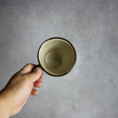 広口マグカップ 飴釉 蝋抜 唐草 やちむん 陶器 真南風工房:7011025