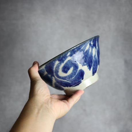 6寸マカイ1 呉須釉 菊唐草紋 やちむん 陶器 榮一工房:7013043