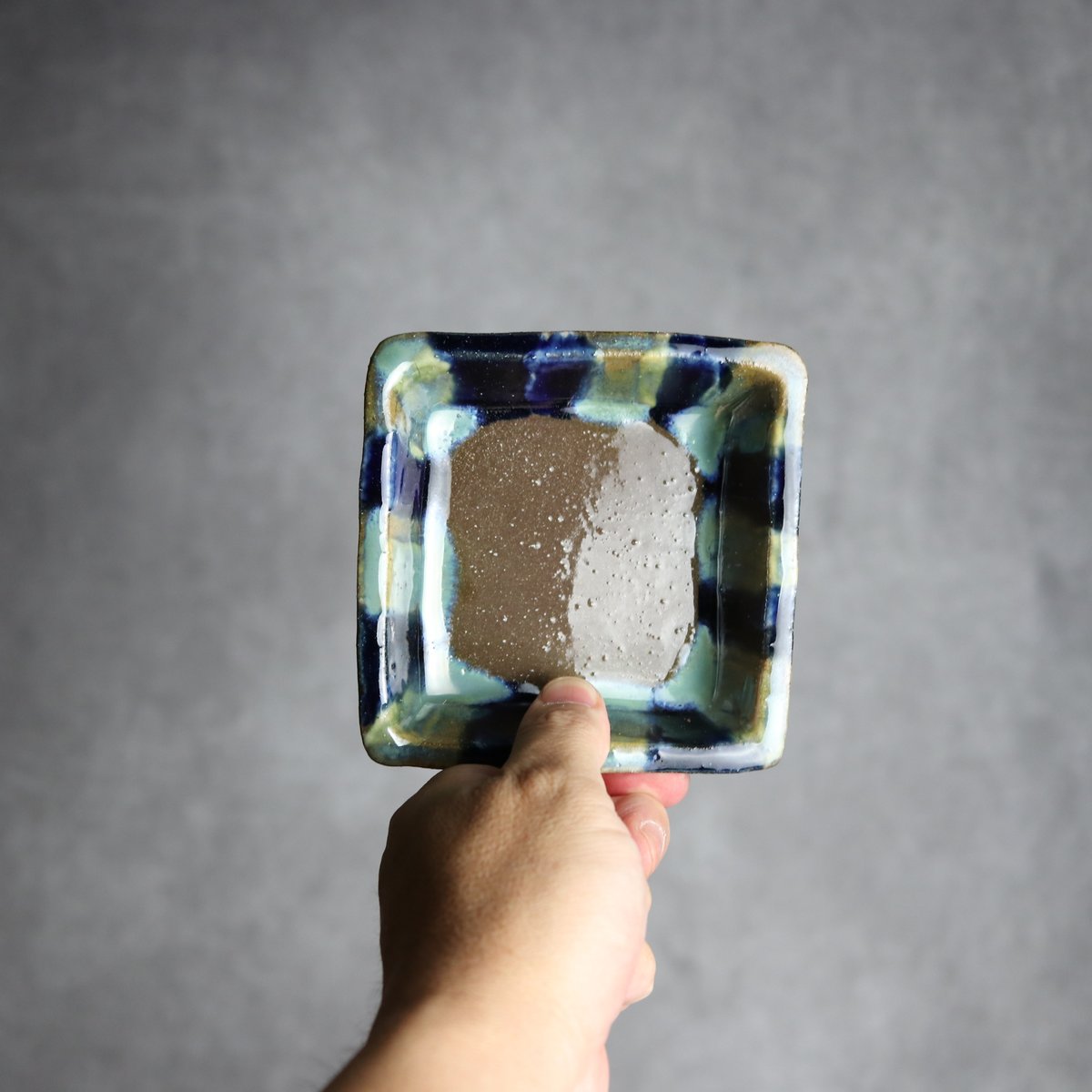 角皿1 呉須 緑釉 やちむん 陶器 漂窯:7010019 | MADE IN OKINAWA｜