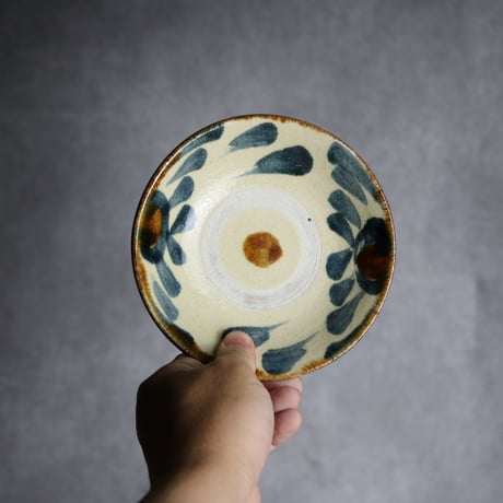 4.5寸皿1 飴呉須釉 菊花 やちむん 陶器 北窯 松田共司工房:7004005