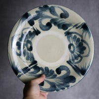 9寸皿1 呉須釉 菊花唐草 やちむん 陶器 北窯 松田共司工房:70040011　※縮みあり