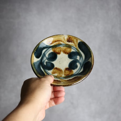 5寸皿 デイゴ唐草 紺 茶 やちむん 陶器 陶芸こまがた:7006012