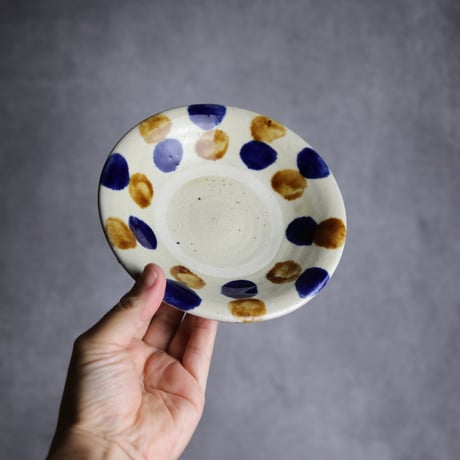 5寸皿1 飴 呉須釉 点打 やちむん 陶器 漂窯:7010004