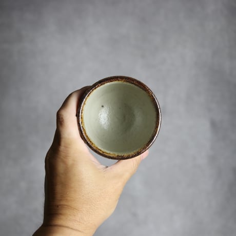 湯呑1 飴 呉須釉 唐草  やちむん 陶器 榮一工房:7013078