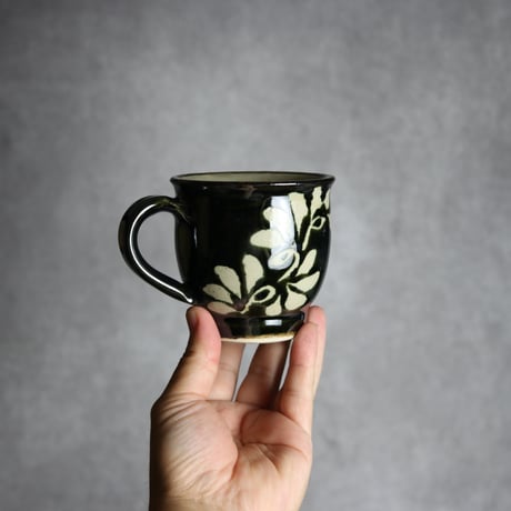 マグカップ 呉須釉 蝋抜 唐草 やちむん 陶器 真南風工房:7011022