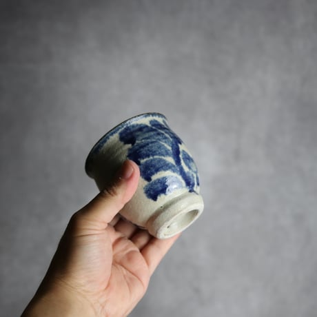 湯呑1 呉須釉 唐草  やちむん 陶器 榮一工房:7013078