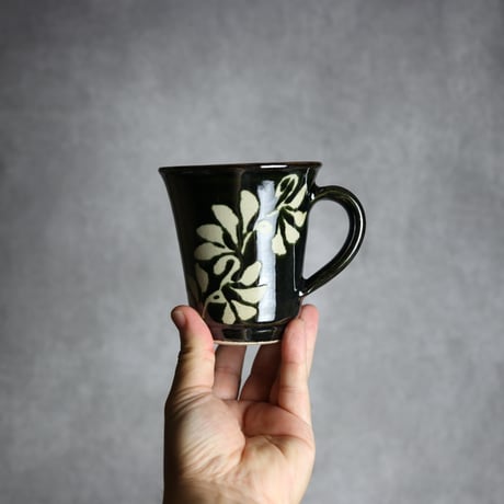 広口マグカップ 呉須釉 蝋抜 唐草 やちむん 陶器 真南風工房:7011025