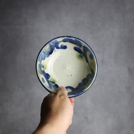 4寸鉢1 呉須 緑釉 菊花唐草 やちむん 陶器 漂窯:7010012
