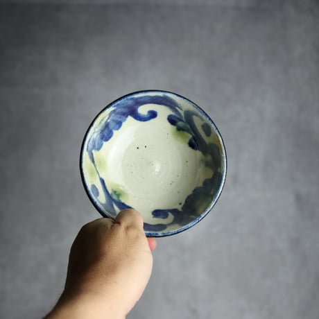 4寸鉢1 呉須 緑釉 菊花唐草 やちむん 陶器 漂窯:7010012