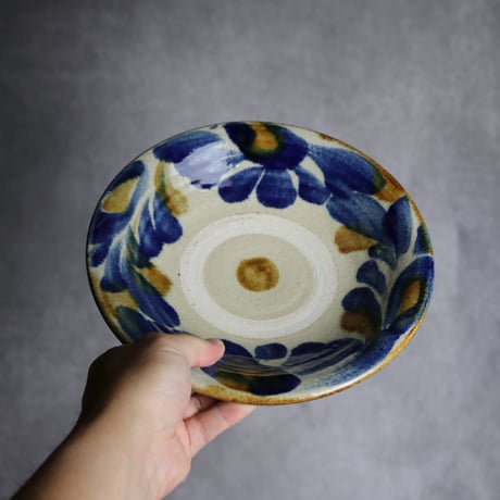 7寸皿1 飴呉須釉 菊花唐草 やちむん 陶器 北窯 松田共司工房:7004009