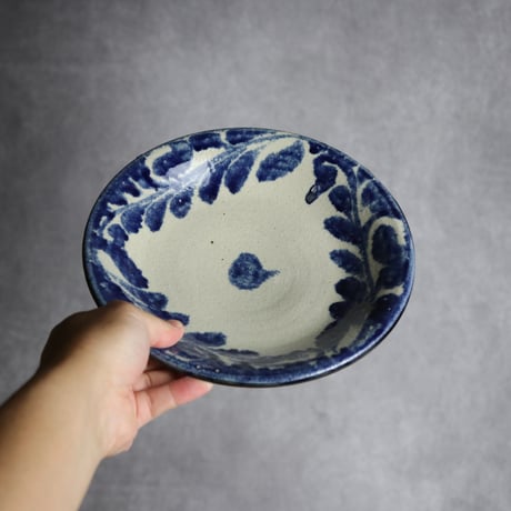 7寸皿1 呉須釉 唐草 やちむん 陶器 榮一工房:7013020