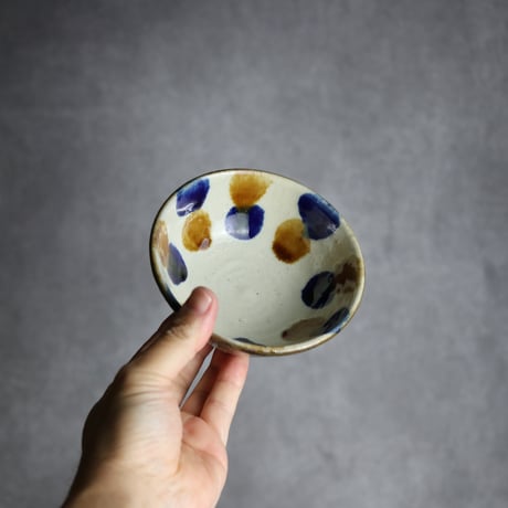 4寸鉢1 飴 呉須釉 点打 やちむん 陶器 漂窯:7010012