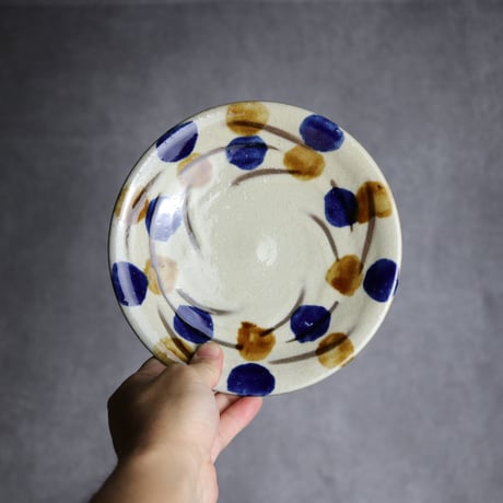 6寸皿1 飴 呉須釉 指描点打 やちむん 陶器 漂窯:7010006