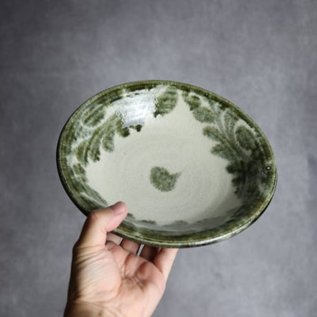 7寸皿1 黒呉須釉 唐草 やちむん 陶器 榮一工房:7013020