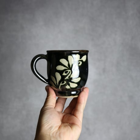 マグカップ 呉須釉 蝋抜 唐草 やちむん 陶器 真南風工房:7011022