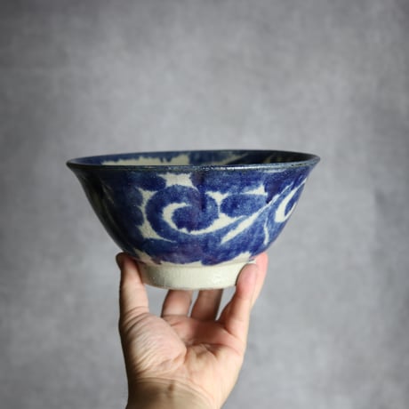 6寸マカイ1 呉須釉 菊唐草紋 やちむん 陶器 榮一工房:7013043