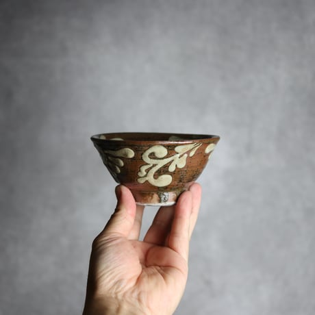 3.5寸マカイ1 イッチン 菊花唐草 やちむん 陶器 北窯 宮城正享工房:7005013