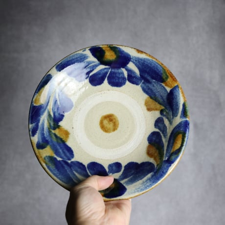 7寸皿1 飴呉須釉 菊花唐草 やちむん 陶器 北窯 松田共司工房:7004009