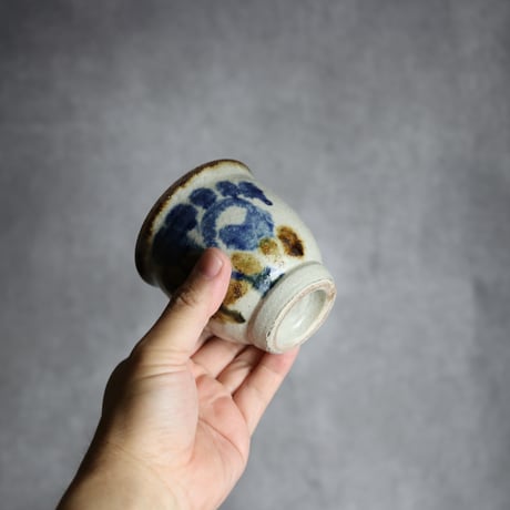 湯呑2 飴 呉須釉 唐草  やちむん 陶器 榮一工房:7013078