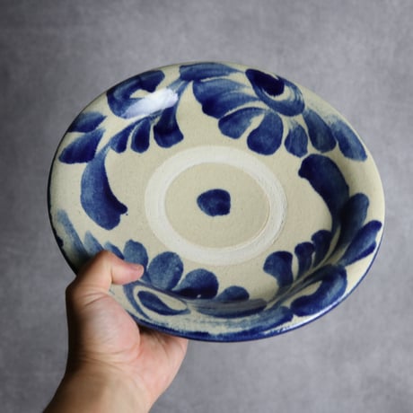 8寸皿1 呉須釉  菊花唐草 やちむん 陶器 北窯 松田共司工房:70040010