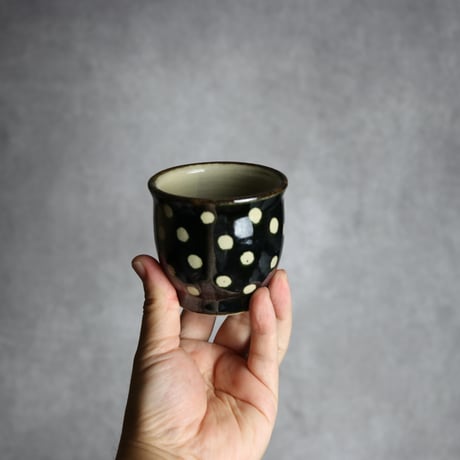 湯呑 呉須釉 蝋抜 点打 やちむん 陶器 真南風工房:7011021