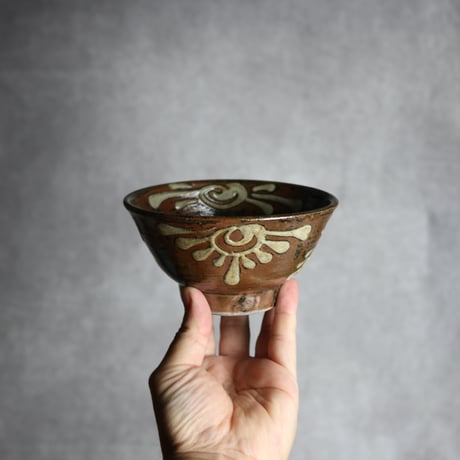 4寸マカイ2 イッチン 菊花唐草 やちむん 陶器 北窯 宮城正享工房:7005014