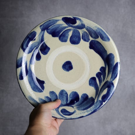 8寸皿1 呉須釉  菊花唐草 やちむん 陶器 北窯 松田共司工房:70040010