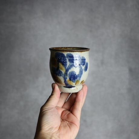 湯呑1 飴 呉須釉 唐草  やちむん 陶器 榮一工房:7013078