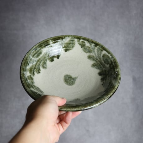 7寸皿1 黒呉須釉 唐草 やちむん 陶器 榮一工房:7013020