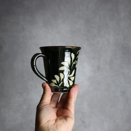 広口マグカップ 呉須釉 蝋抜 唐草 やちむん 陶器 真南風工房:7011025