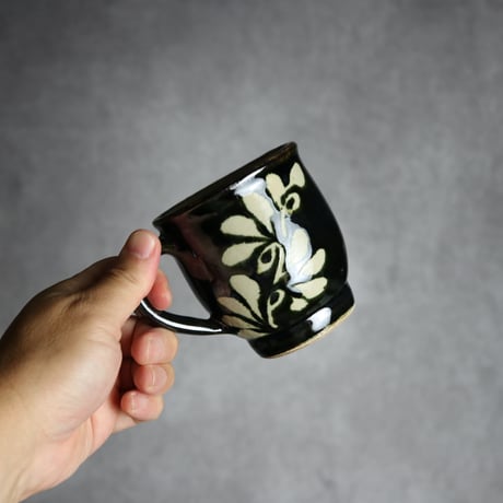 マグカップ 呉須釉 蝋抜 唐草 やちむん 陶器 真南風工房:7011022